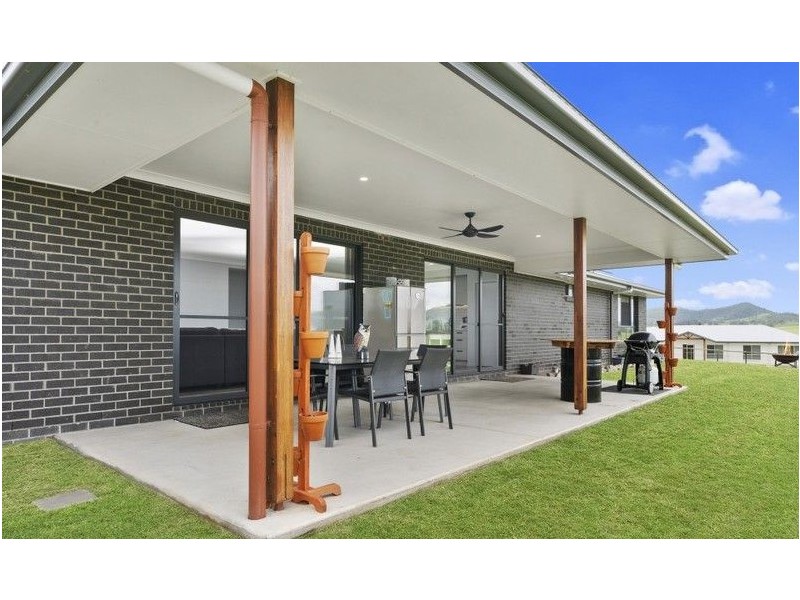 1 Prospector Rise, Winya QLD 4515