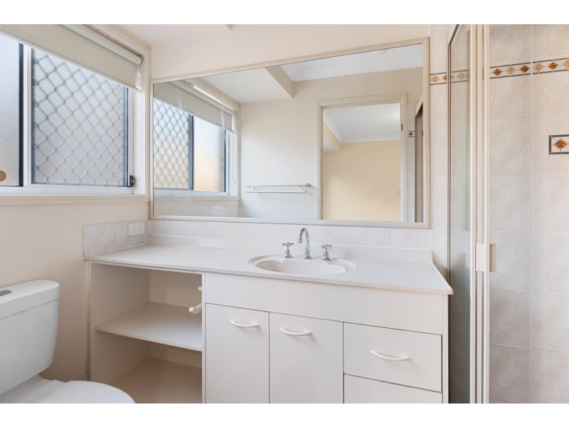 3 Neville Close, Redland Bay QLD 4165