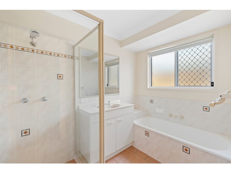 3 Neville Close, Redland Bay QLD 4165