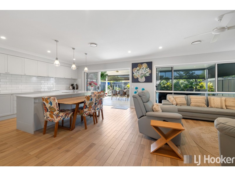 15 Simon Street, Victoria Point QLD 4165