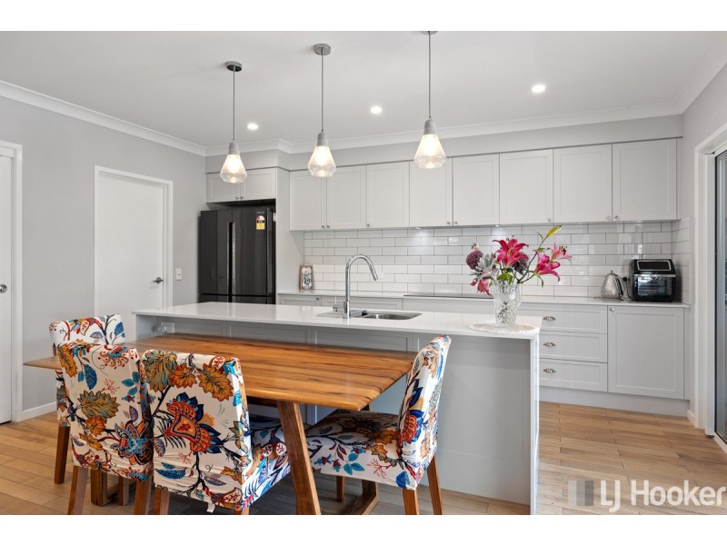 15 Simon Street, Victoria Point QLD 4165