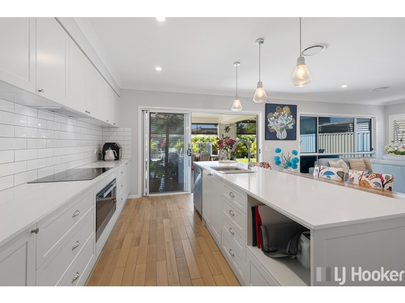 15 Simon Street, Victoria Point QLD 4165