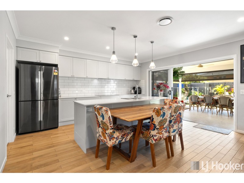 15 Simon Street, Victoria Point QLD 4165