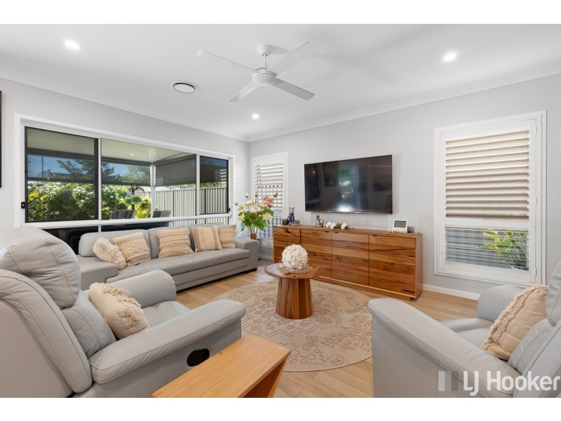 15 Simon Street, Victoria Point QLD 4165