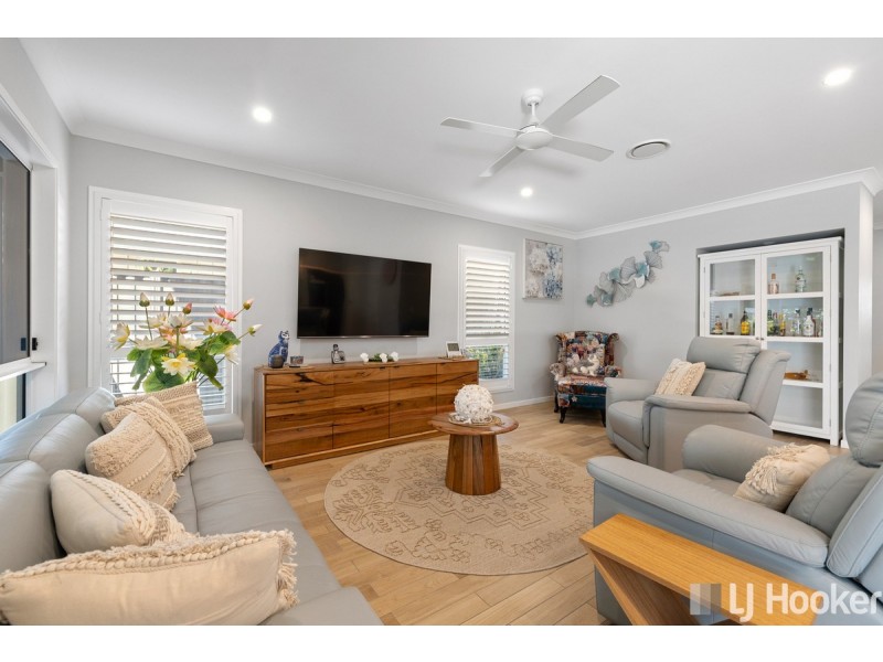 15 Simon Street, Victoria Point QLD 4165