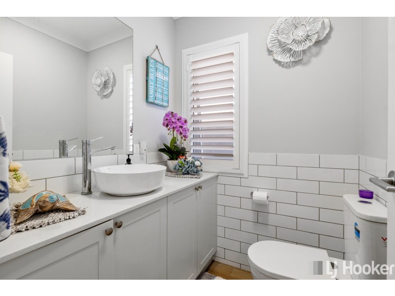 15 Simon Street, Victoria Point QLD 4165