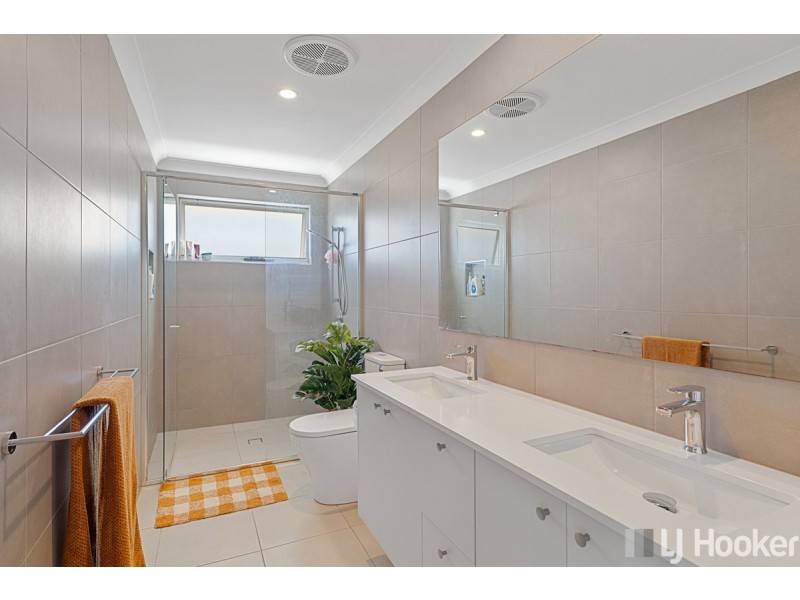 15 Simon Street, Victoria Point QLD 4165