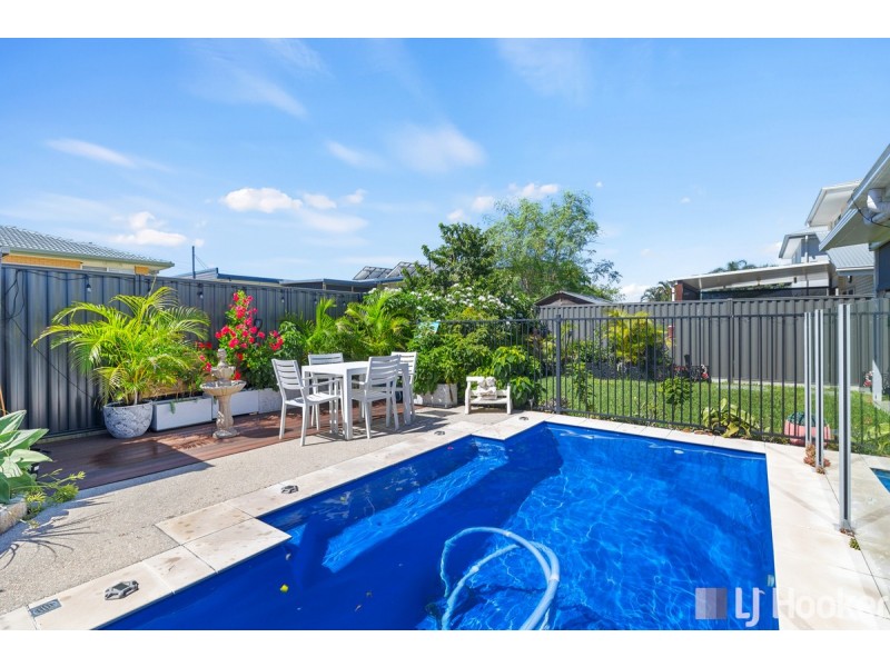 15 Simon Street, Victoria Point QLD 4165