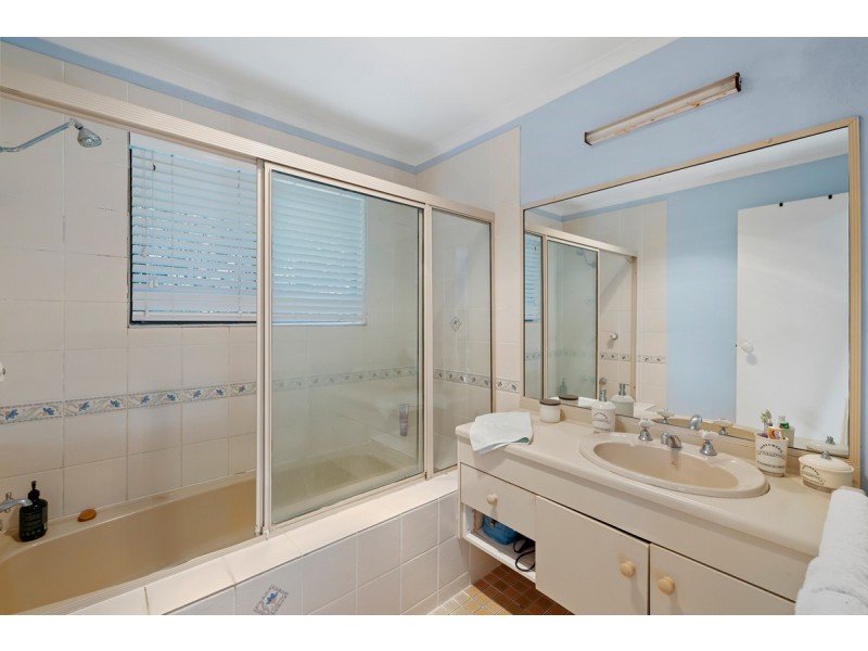 24 Catherine Street, Birkdale QLD 4159