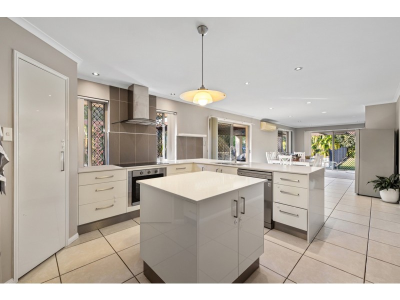 13 Kimbolton Drive, Redland Bay QLD 4165