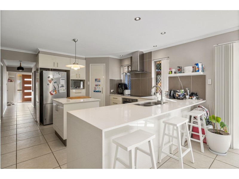 13 Kimbolton Drive, Redland Bay QLD 4165