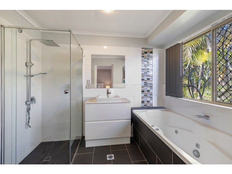 13 Kimbolton Drive, Redland Bay QLD 4165
