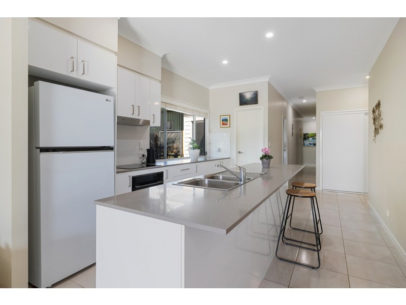 42 Russell Street, Cleveland QLD 4163