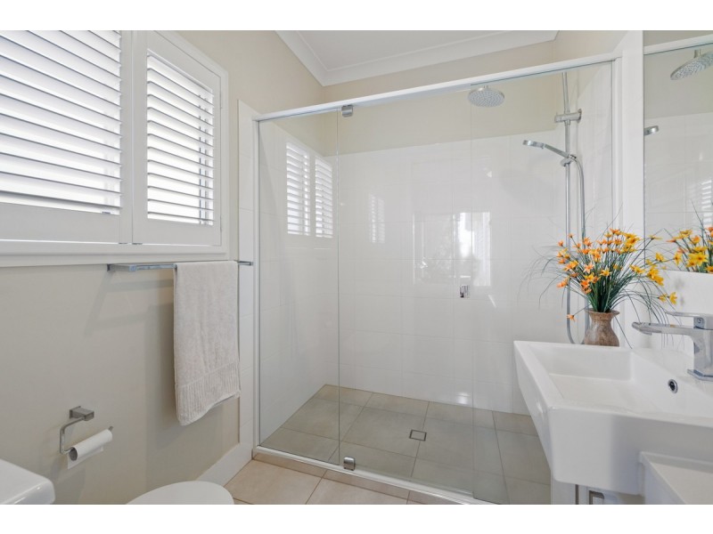 42 Russell Street, Cleveland QLD 4163