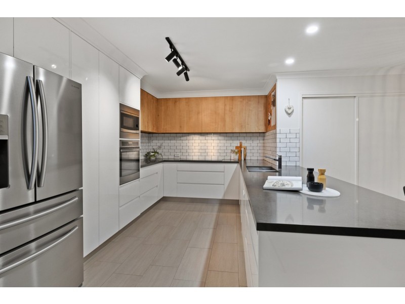 8 Morgan Close, Manly West QLD 4179