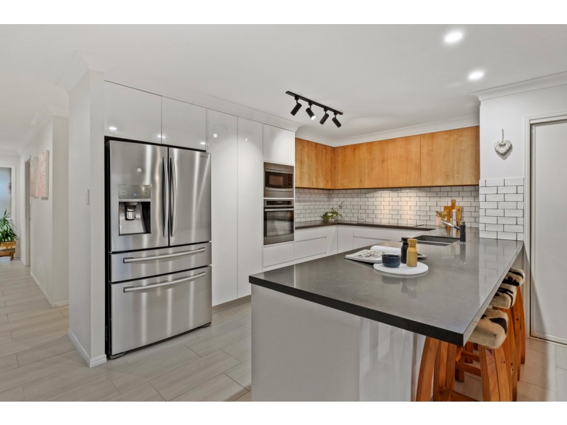 8 Morgan Close, Manly West QLD 4179