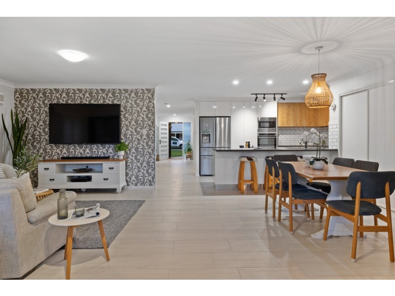 8 Morgan Close, Manly West QLD 4179