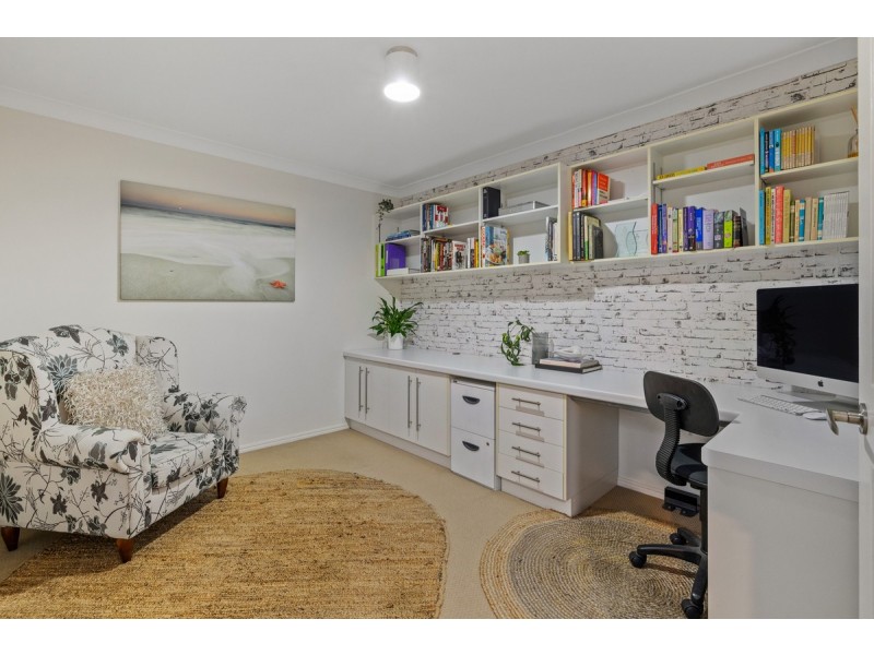 8 Morgan Close, Manly West QLD 4179