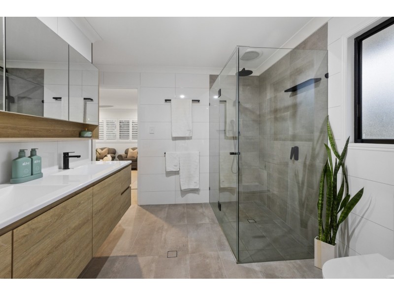 8 Morgan Close, Manly West QLD 4179