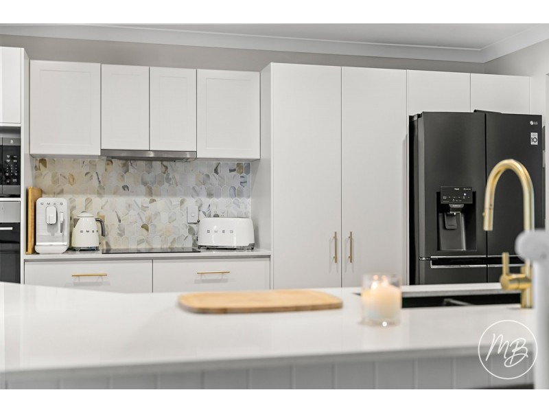 15 Tathra Court, Redland Bay QLD 4165