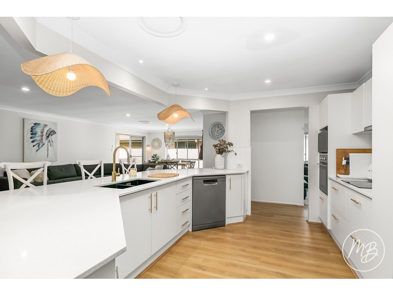 15 Tathra Court, Redland Bay QLD 4165