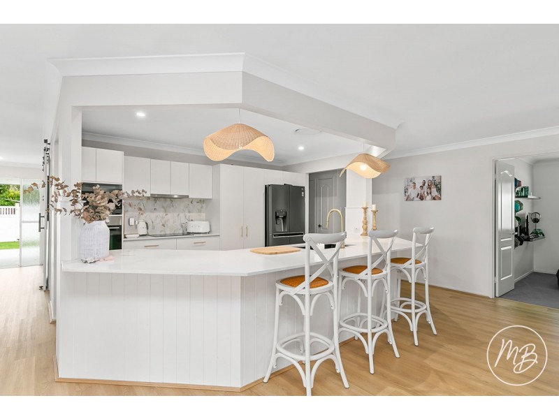 15 Tathra Court, Redland Bay QLD 4165