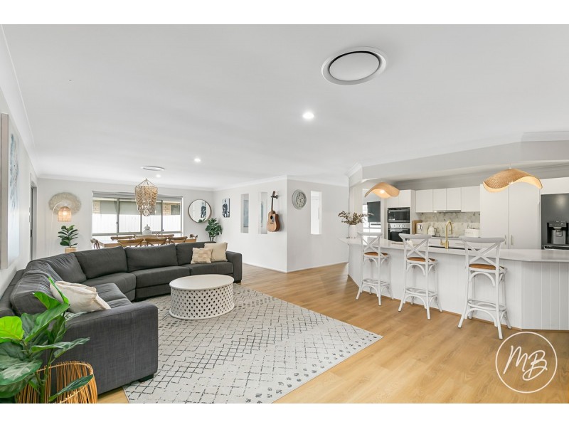 15 Tathra Court, Redland Bay QLD 4165