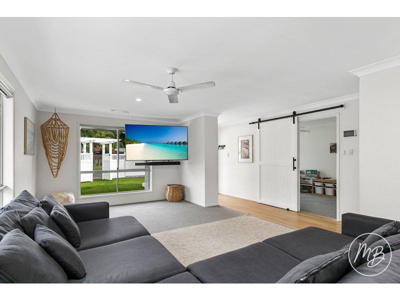 15 Tathra Court, Redland Bay QLD 4165