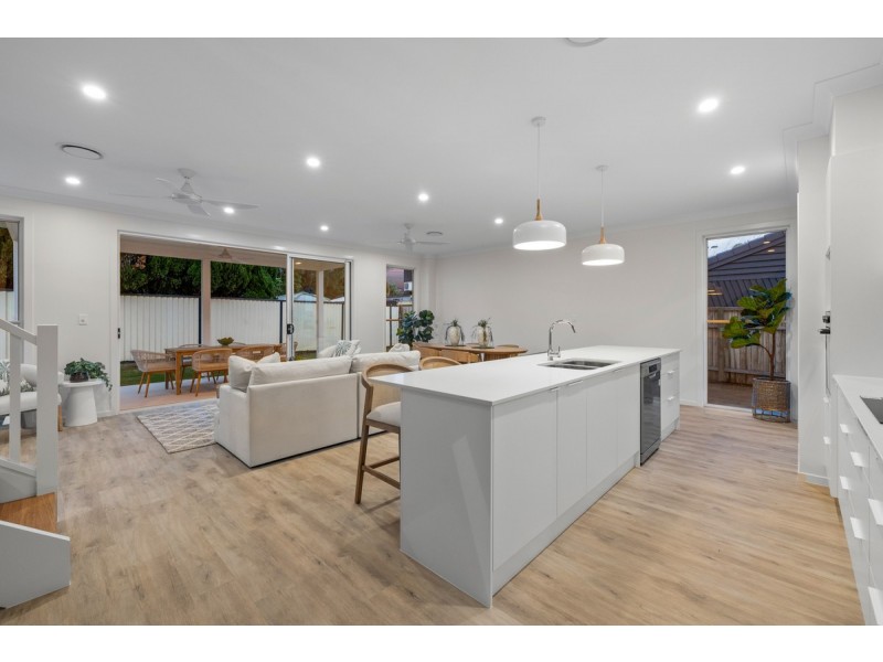 2A Devonstone Street, Cleveland QLD 4163