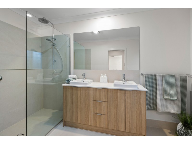 2A Devonstone Street, Cleveland QLD 4163