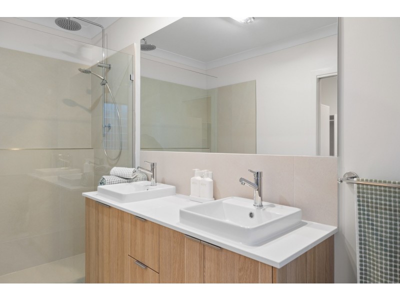 2A Devonstone Street, Cleveland QLD 4163