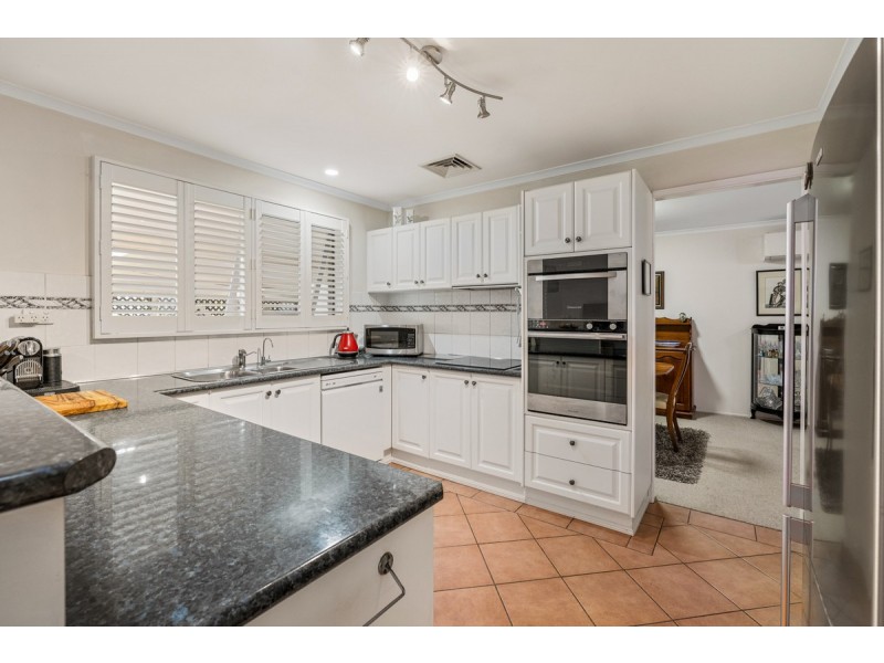 9 Dawn Crescent, Thornlands QLD 4164