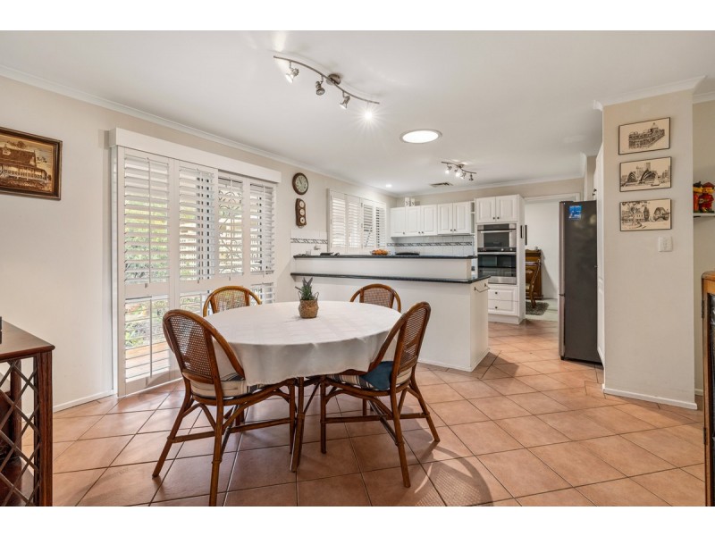 9 Dawn Crescent, Thornlands QLD 4164