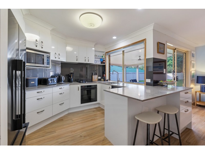 8 Eastern Court, Wellington Point QLD 4160