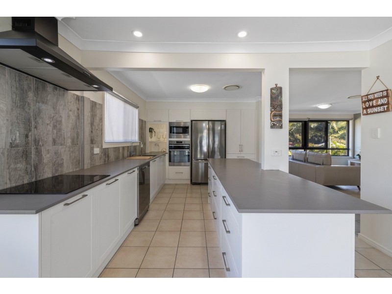 36 Sandy Cove Place, Redland Bay QLD 4165