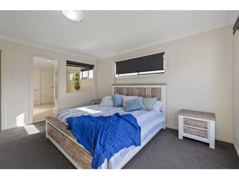 36 Sandy Cove Place, Redland Bay QLD 4165