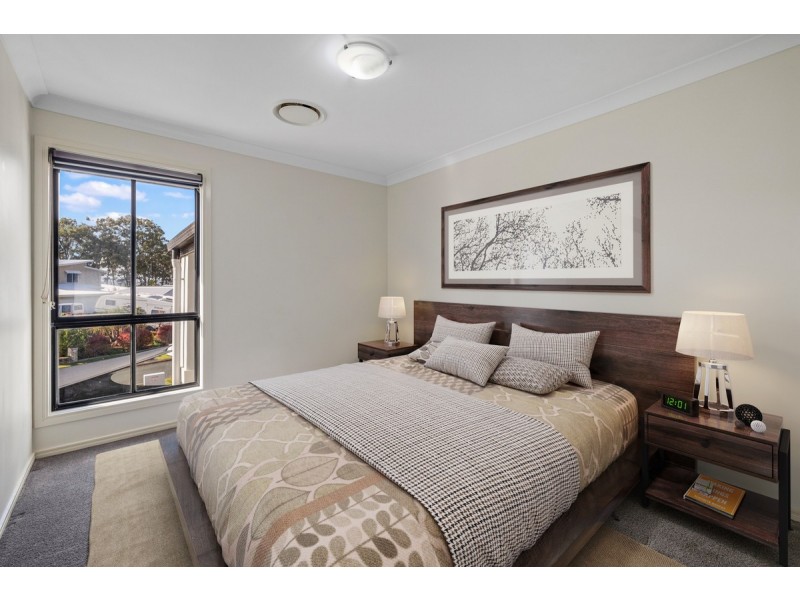 36 Sandy Cove Place, Redland Bay QLD 4165