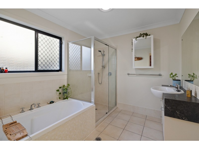 36 Sandy Cove Place, Redland Bay QLD 4165