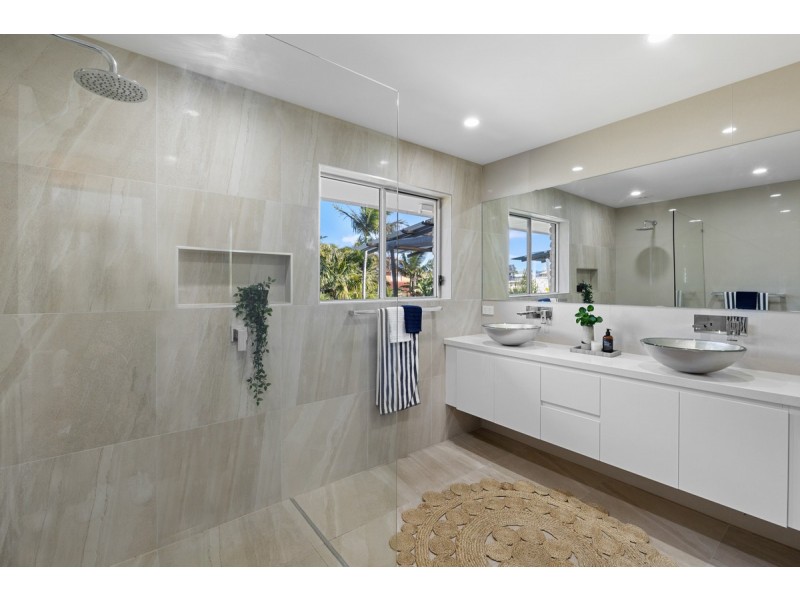 52 Makaha Drive, Birkdale QLD 4159