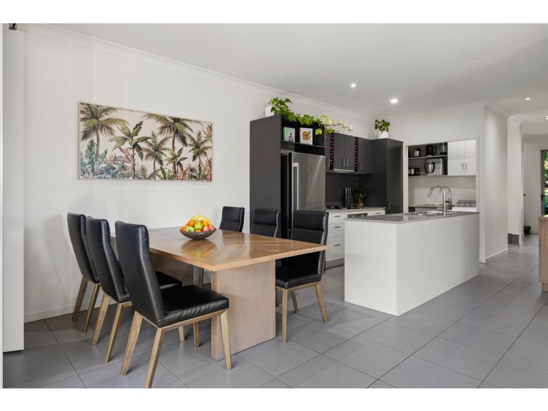 4 Lockyer Street, Wakerley QLD 4154