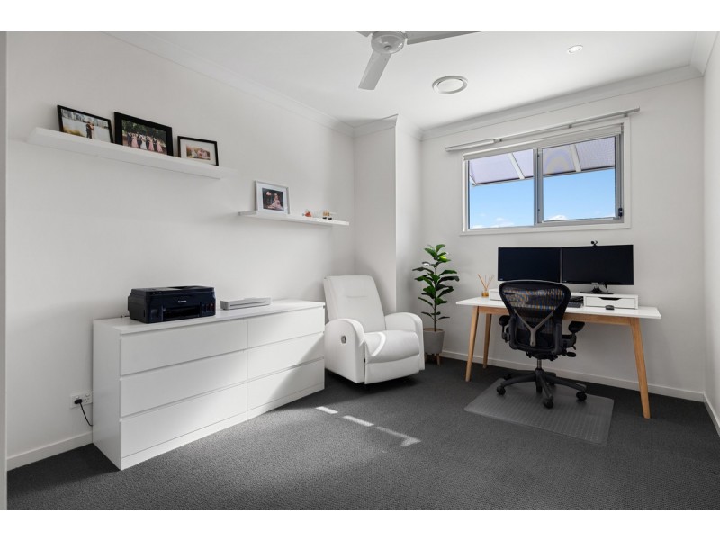 4 Lockyer Street, Wakerley QLD 4154