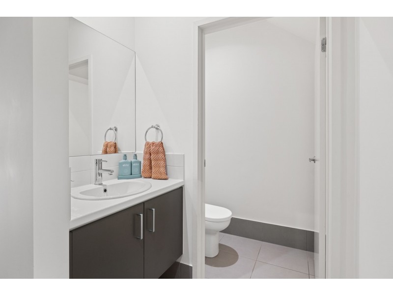 4 Lockyer Street, Wakerley QLD 4154