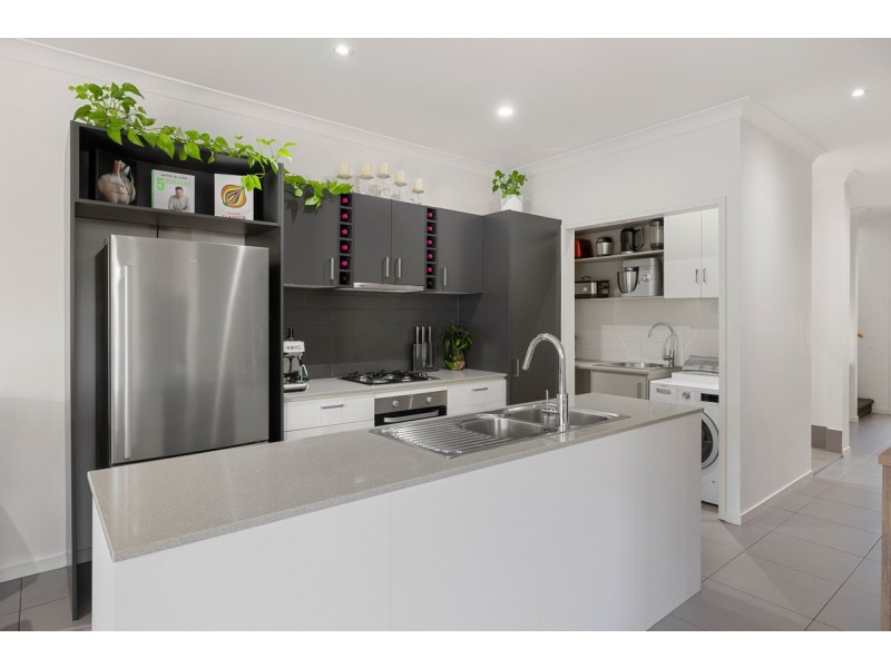 4 Lockyer Street, Wakerley QLD 4154