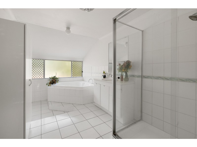 26 Curtis Street, Manly QLD 4179