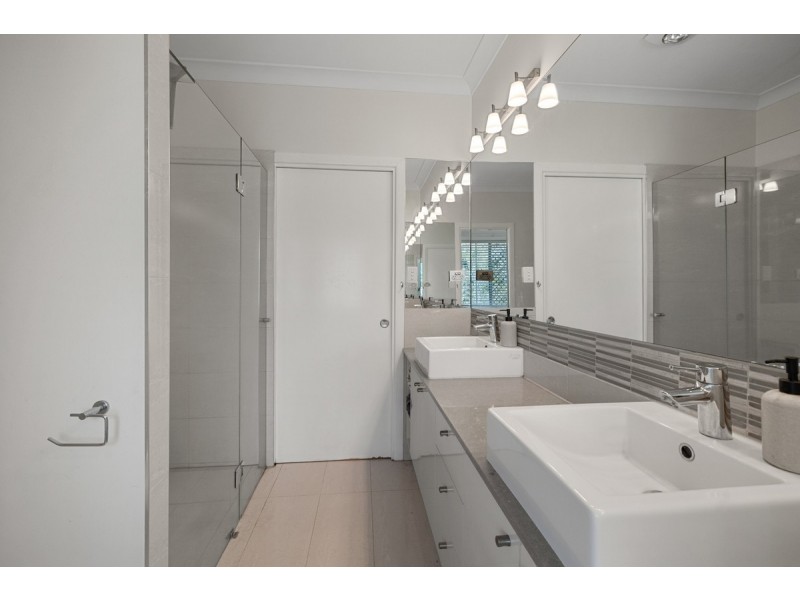 26 Curtis Street, Manly QLD 4179