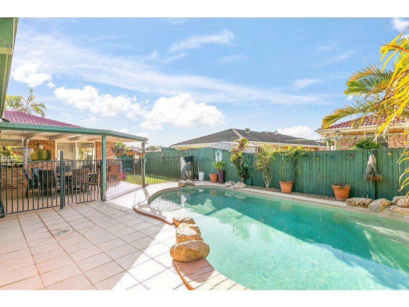 33 Seagull Street, Victoria Point QLD 4165