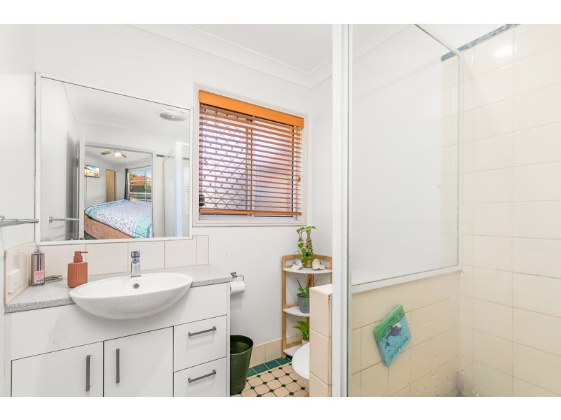 33 Seagull Street, Victoria Point QLD 4165