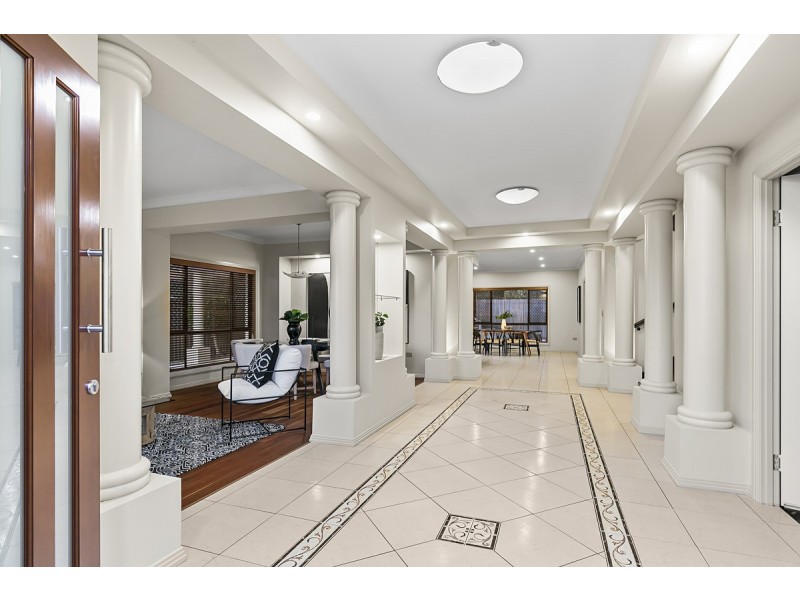 16 Vaucluse Place, Mansfield QLD 4122