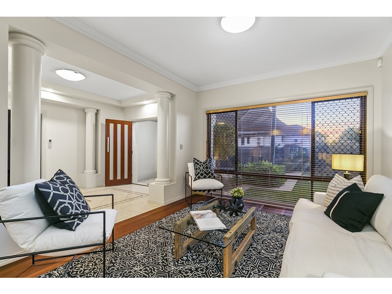 16 Vaucluse Place, Mansfield QLD 4122