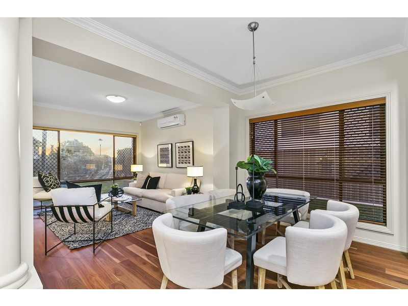 16 Vaucluse Place, Mansfield QLD 4122